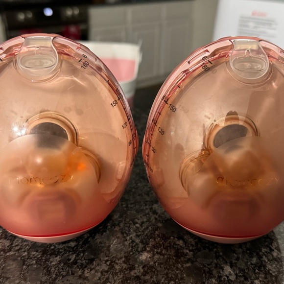 Momcozy Air 1 Ultra-Slim Breast Pump - Pink - Picture 3 of 3